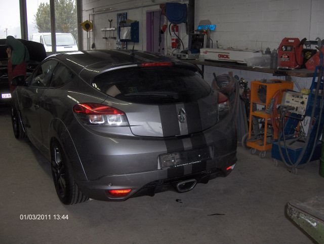 Folierungsarbeiten an Auto